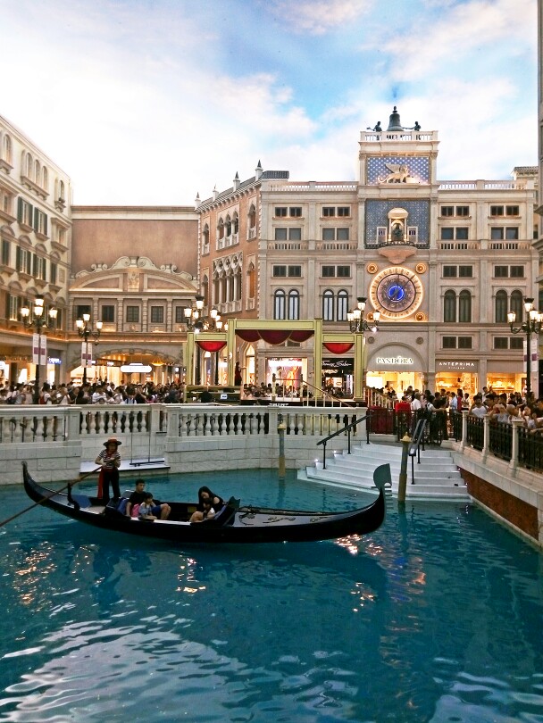 澳门之声，尊敬的听众朋友们，大家好！